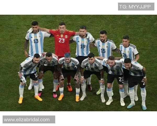 四大足球巨星合影亮相 展现巅峰对决的荣耀时刻 四大足球巨星合影亮相 展现巅峰对决的荣耀时刻