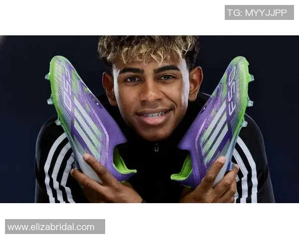 球星赠送足球鞋行为是否属于犯规?解析球场规则与球迷互动的边界 球星赠送足球鞋行为是否属于犯规?解析球场规则与球迷互动的边界