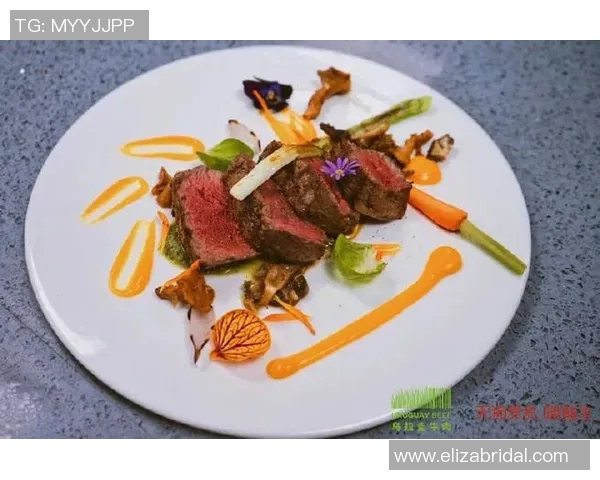 足球明星吃饭时的饮食习惯揭秘：从豪华餐桌到简单美味的背后故事